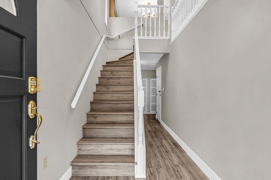 859 E 17th Street North Vancouver, BC - 2