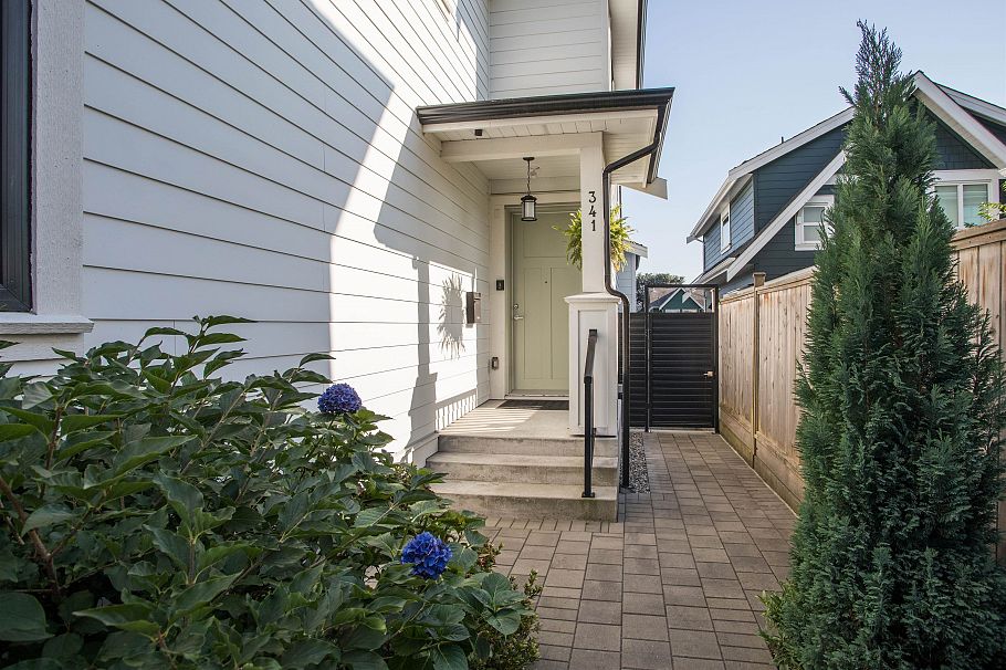 341 E 13th Street North Vancouver, BC - 3