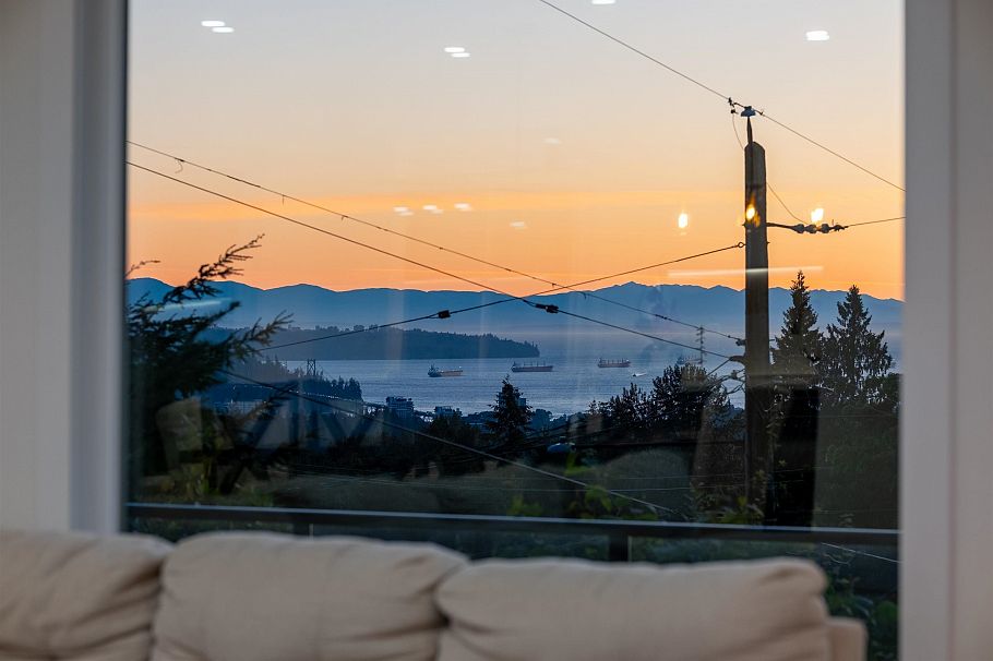 3812 Dalkeith Drive North Vancouver, BC - 5