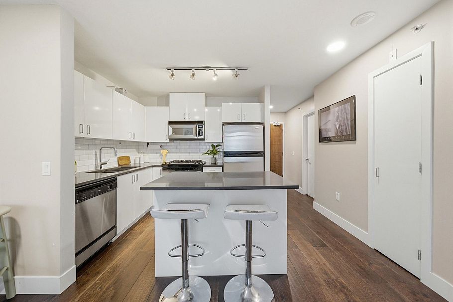 405 155 W 1st Street North Vancouver, BC - 8