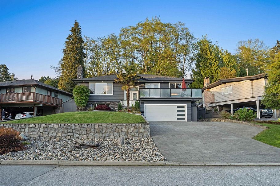 906 Strathaven Drive North Vancouver, BC - 1