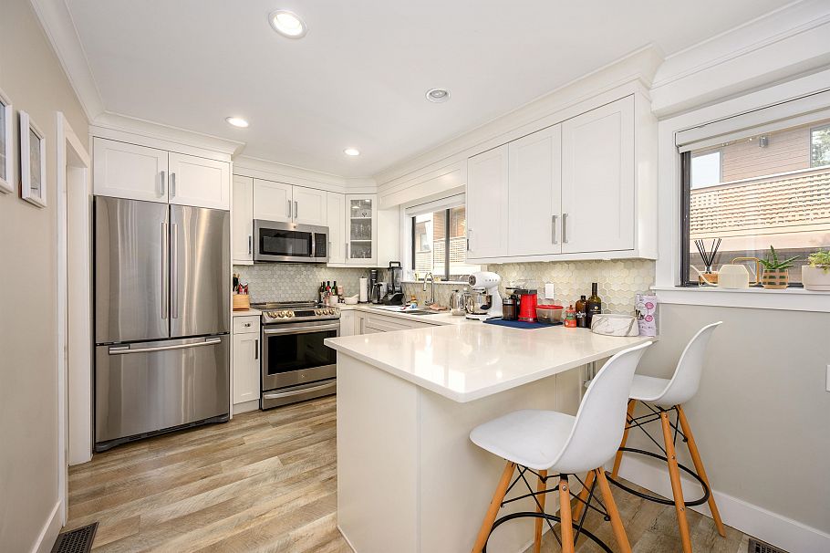 3201 Lonsdale Avenue North Vancouver, BC - 12