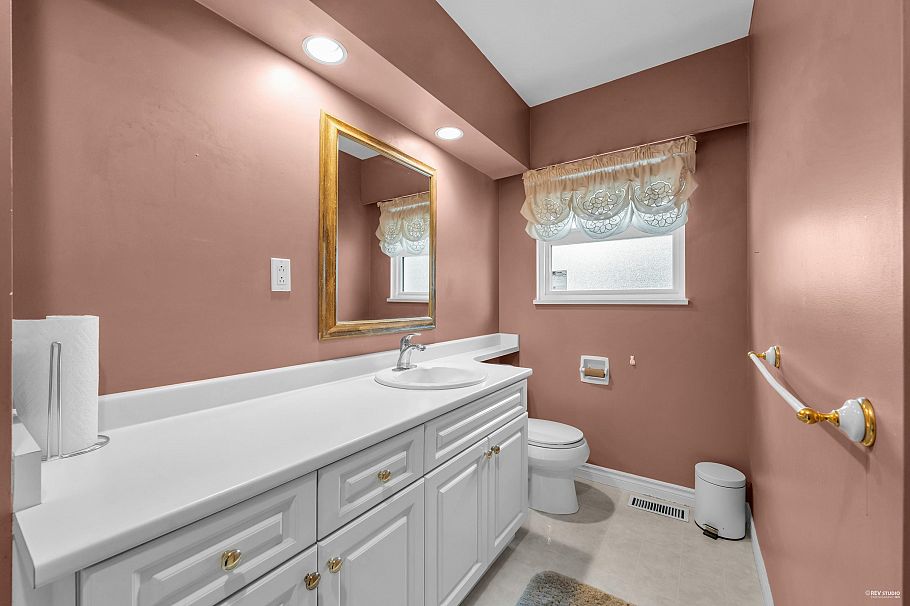 3566 Regent Avenue North Vancouver, BC - 26