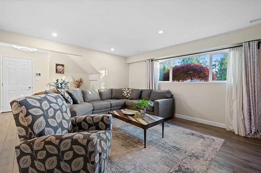 906 Strathaven Drive North Vancouver, BC - 24