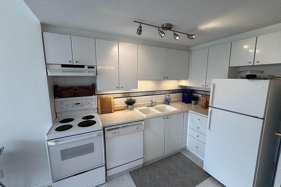311 1630 W 1st Avenue Vancouver, BC - 11