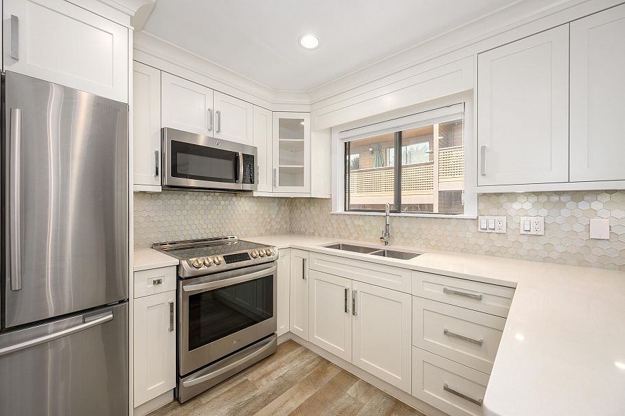3201 Lonsdale Avenue North Vancouver, BC - 17