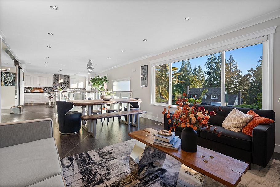 906 Strathaven Drive North Vancouver, BC - 9