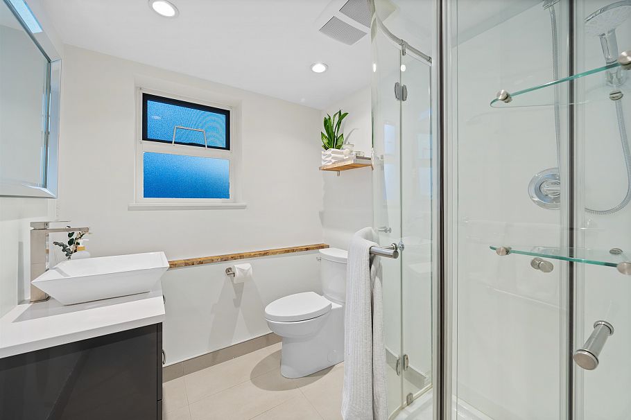 906 Strathaven Drive North Vancouver, BC - 26
