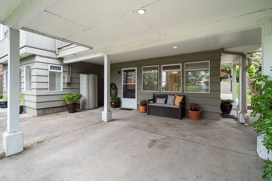 939 Calverhall Street North Vancouver, BC - 34