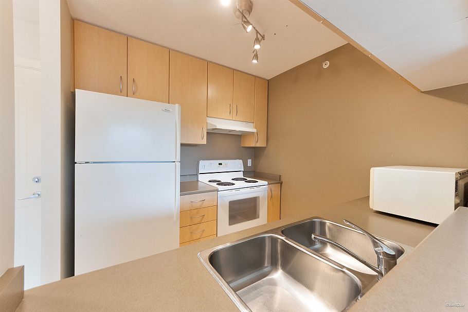 312 3663 Crowley Drive Vancouver, BC - 2