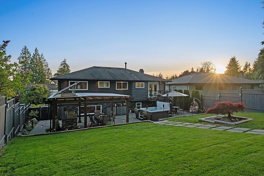 906 Strathaven Drive North Vancouver, BC - 30