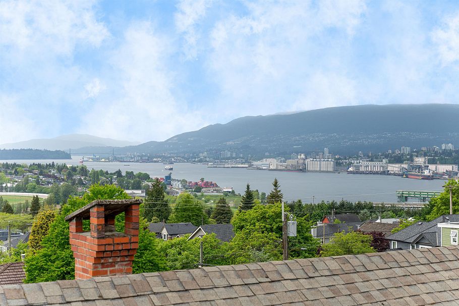 1 3645 Dundas Street Vancouver, BC - 23