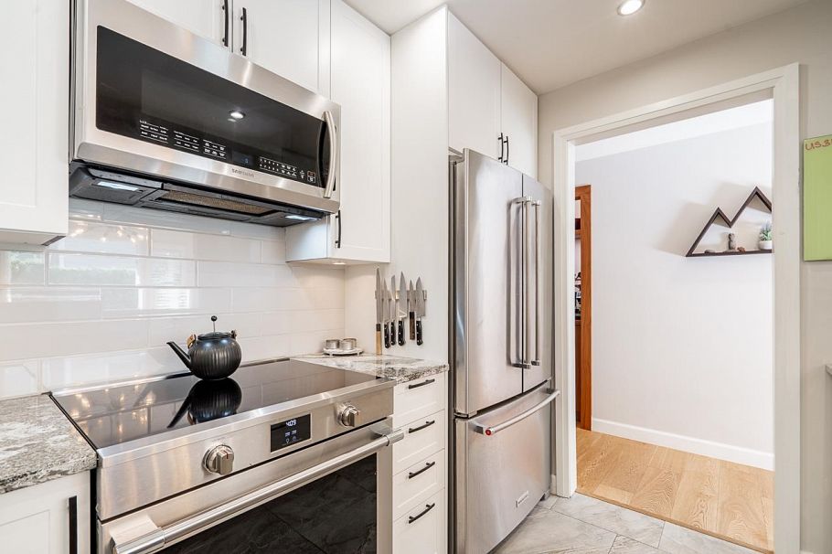 11 229 E 8th Street North Vancouver, BC - 18