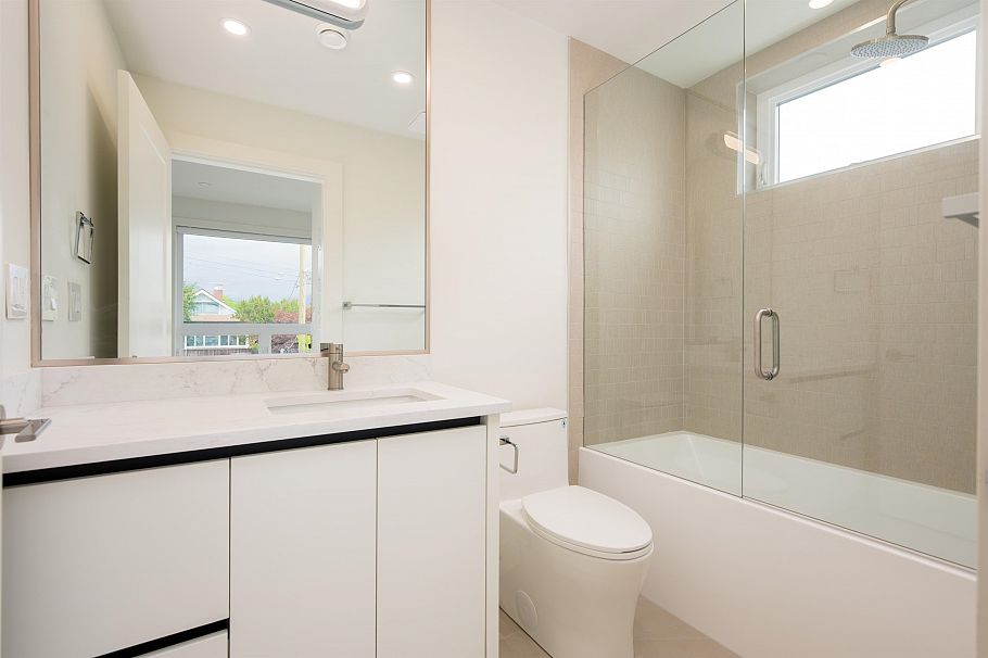 2 3645 Dundas Street Vancouver, BC - 15