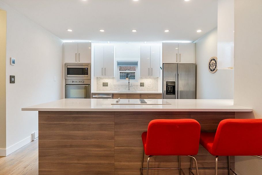 3542 W 2nd Avenue Vancouver, BC - 9
