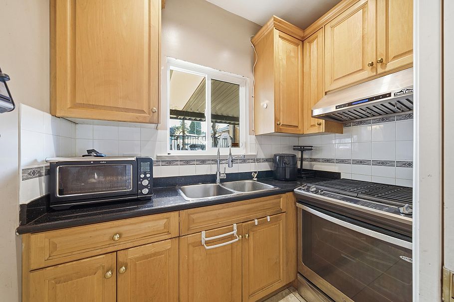 7962 Victoria Drive Vancouver, BC - 8