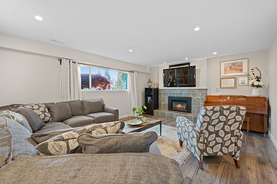 906 Strathaven Drive North Vancouver, BC - 23