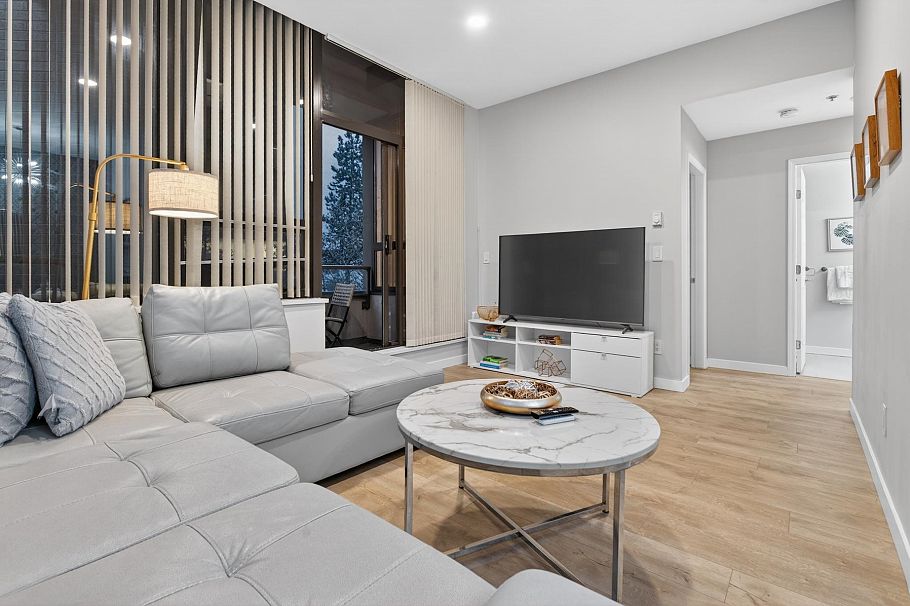 311 1010 Howe Street Vancouver, BC - 2