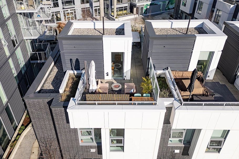 3 8693 Oolichan Way Vancouver, BC - 1