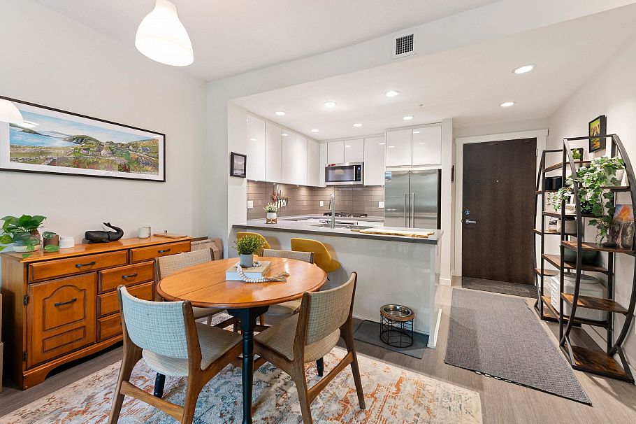 216 255 W 1st Street North Vancouver, BC - 8
