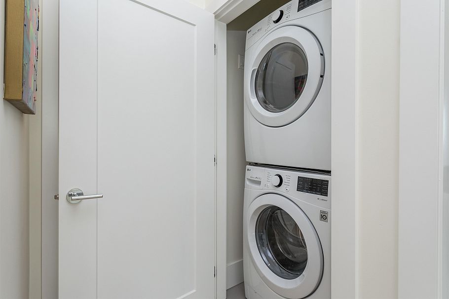 341 E 13th Street North Vancouver, BC - 28