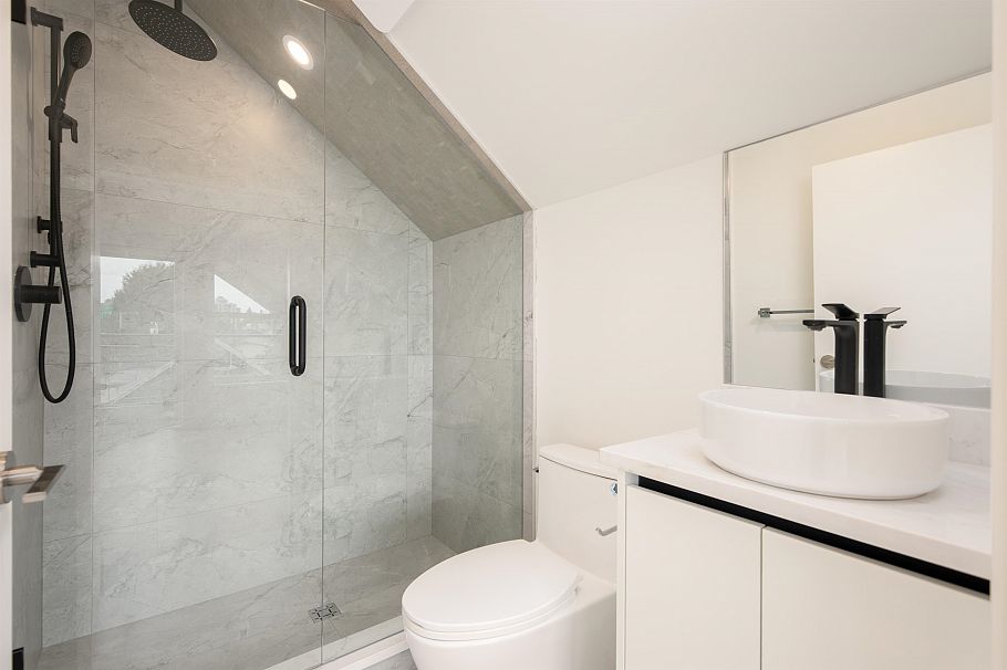 1 3645 Dundas Street Vancouver, BC - 21