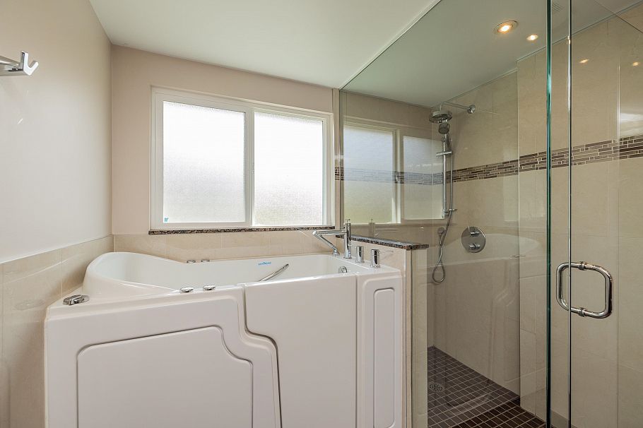 863 Roche Point Drive North Vancouver, BC - 27