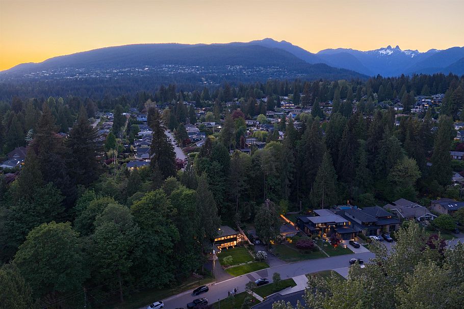 3267 Fairmont Road North Vancouver, BC - 39