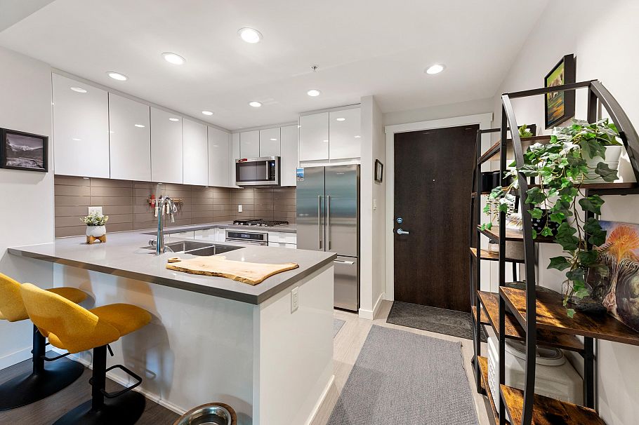 216 255 W 1st Street North Vancouver, BC - 5