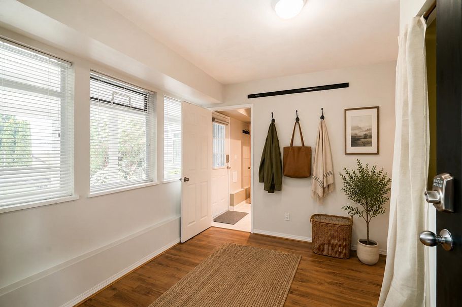 939 Calverhall Street North Vancouver, BC - 25