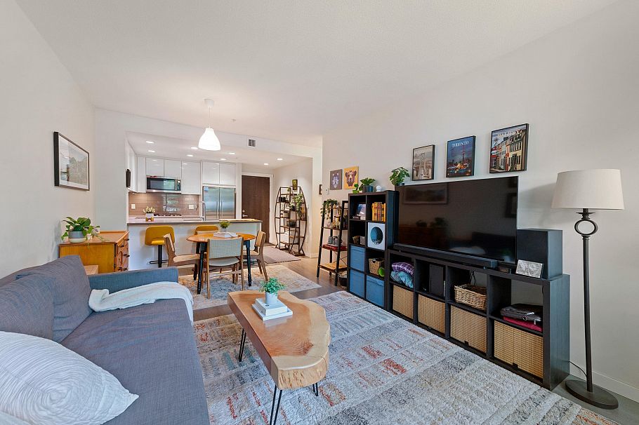 216 255 W 1st Street North Vancouver, BC - 4