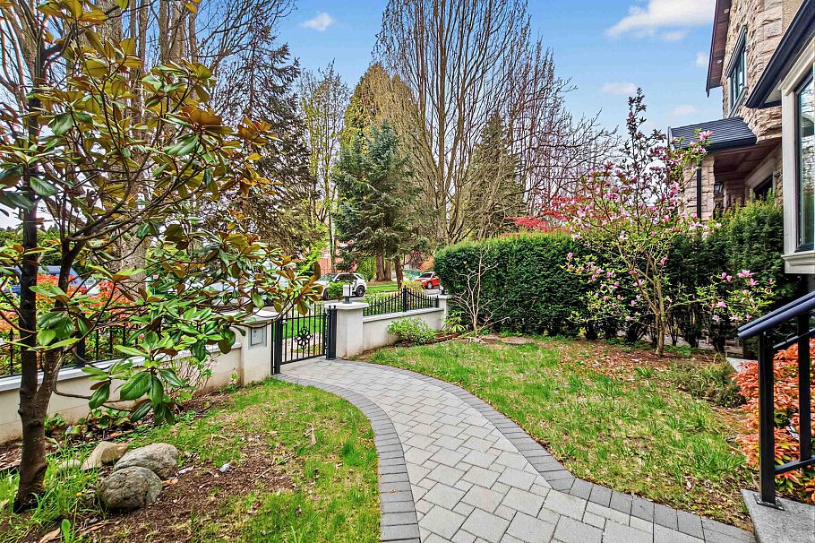 4555 W 9th Avenue Vancouver, BC - 6