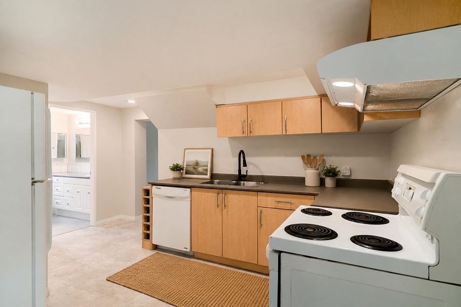 939 Calverhall Street North Vancouver, BC - 26