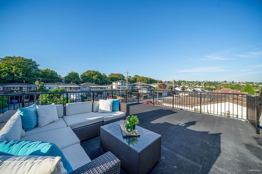 1167 E 63rd Avenue Vancouver, BC - 2