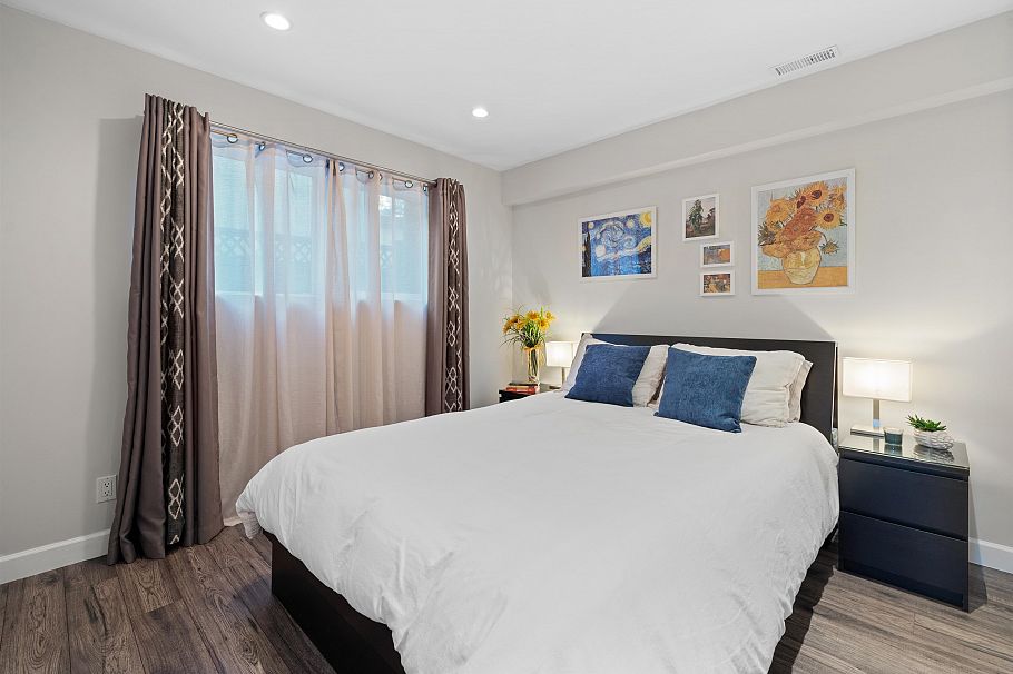 906 Strathaven Drive North Vancouver, BC - 25
