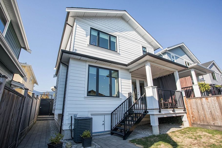 341 E 13th Street North Vancouver, BC - 1