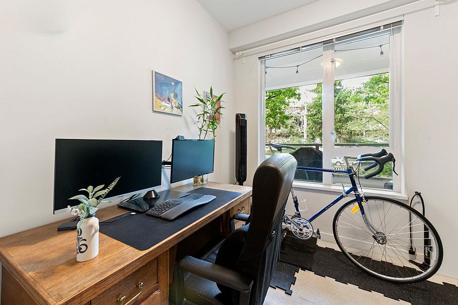 216 255 W 1st Street North Vancouver, BC - 18