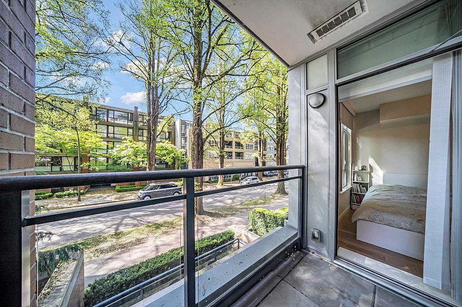 2021 W 10th Avenue Vancouver, BC - 25