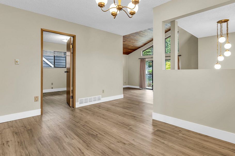 859 E 17th Street North Vancouver, BC - 8