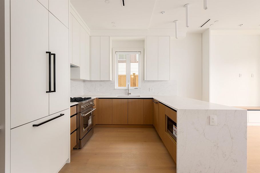 1 3645 Dundas Street Vancouver, BC - 12