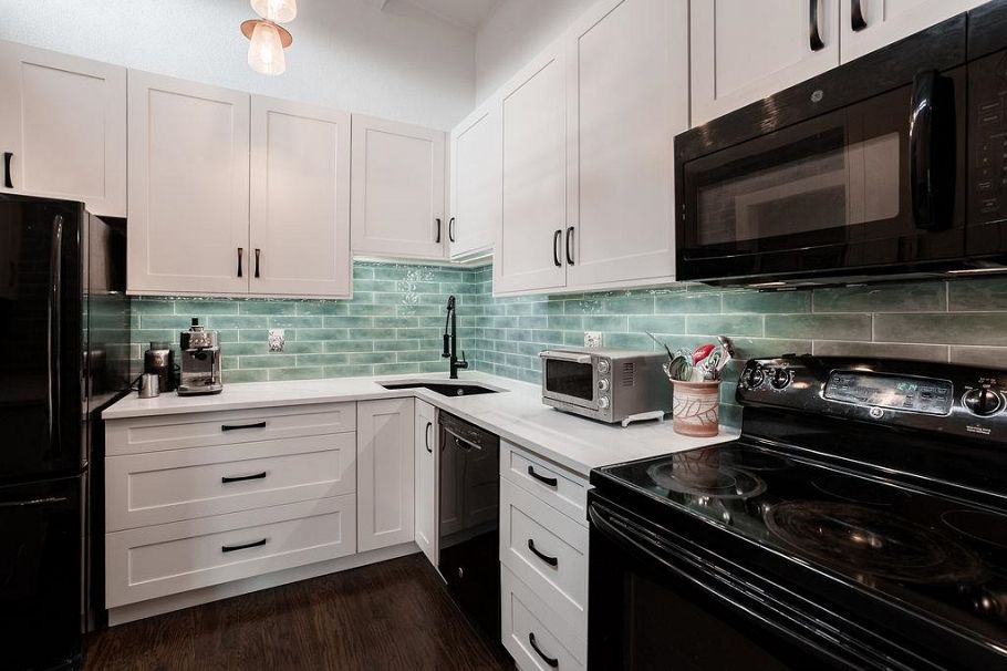 310 1266 W 13th Avenue Vancouver, BC - 13