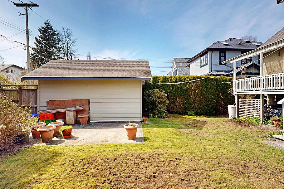 4402 W 12th Avenue Vancouver, BC - 24