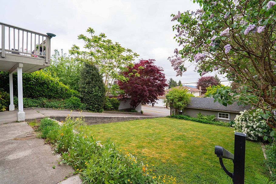 939 Calverhall Street North Vancouver, BC - 38