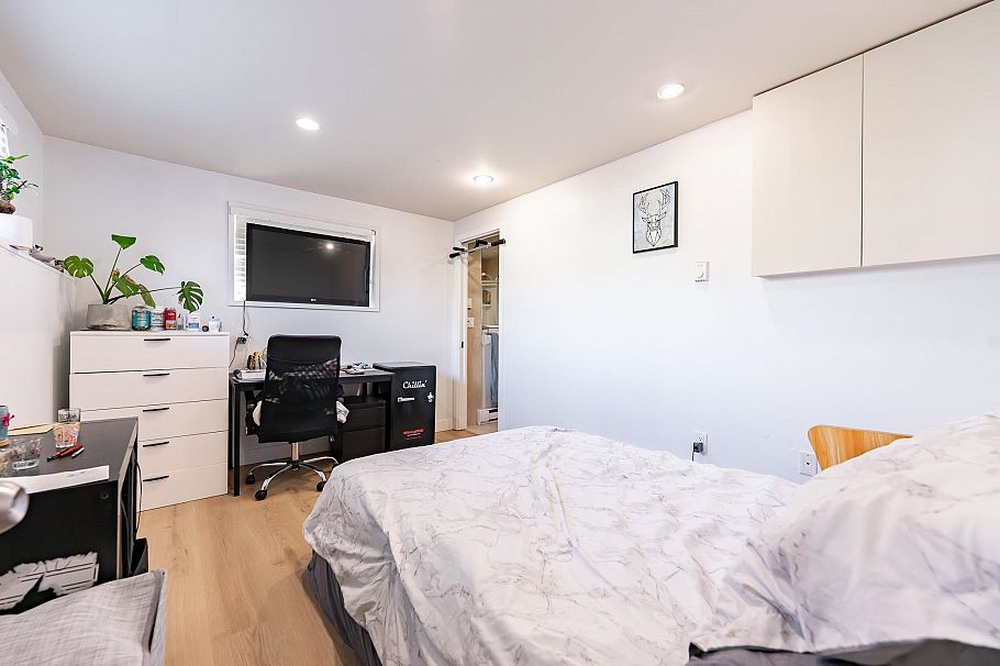 3654 E 25th Avenue Vancouver, BC - 12