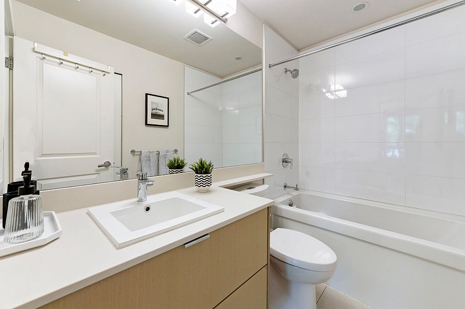 216 255 W 1st Street North Vancouver, BC - 15