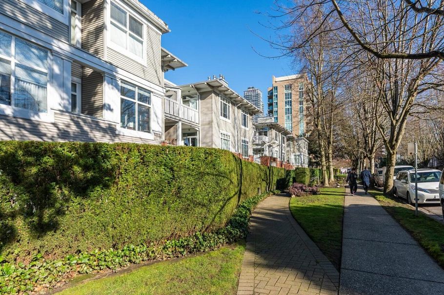 210 1675 W 10th Avenue Vancouver, BC - 19