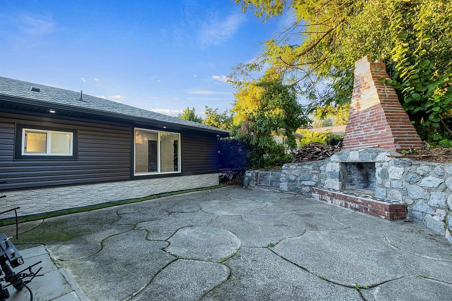 3812 Dalkeith Drive North Vancouver, BC - 20