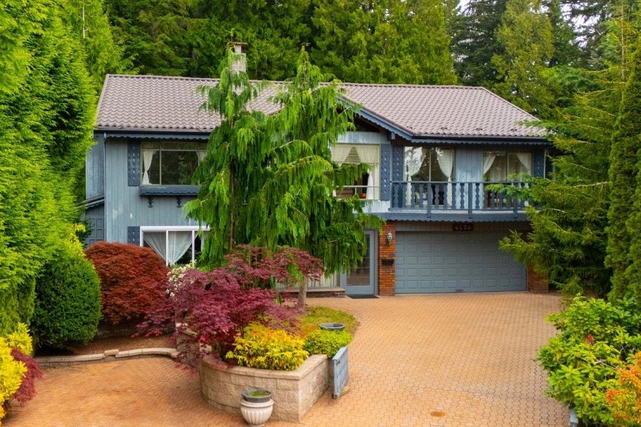 4786 Armour Court North Vancouver, BC - 2