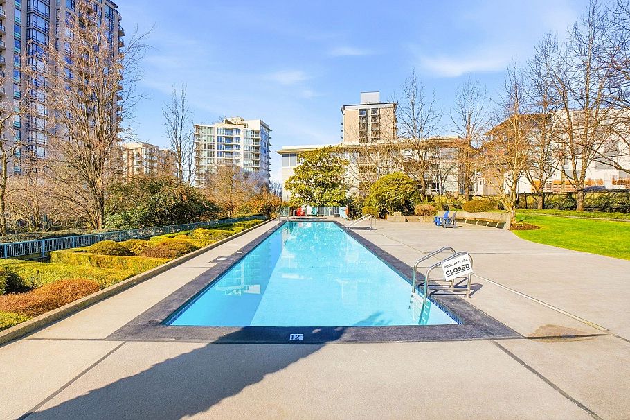1702 120 W 2nd Street North Vancouver, BC - 34