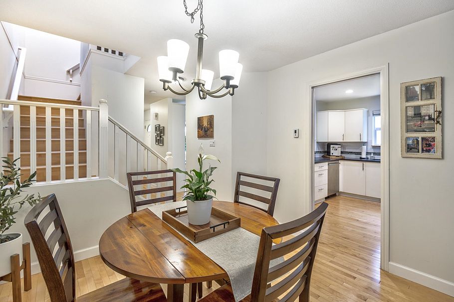 2 3939 Indian River Drive North Vancouver, BC - 17